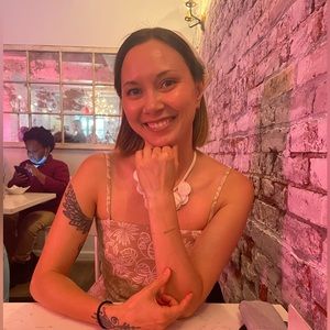 Meet your Posher, Caitlin